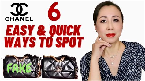 pochette chanel falsa|how to spot a Chanel bag.